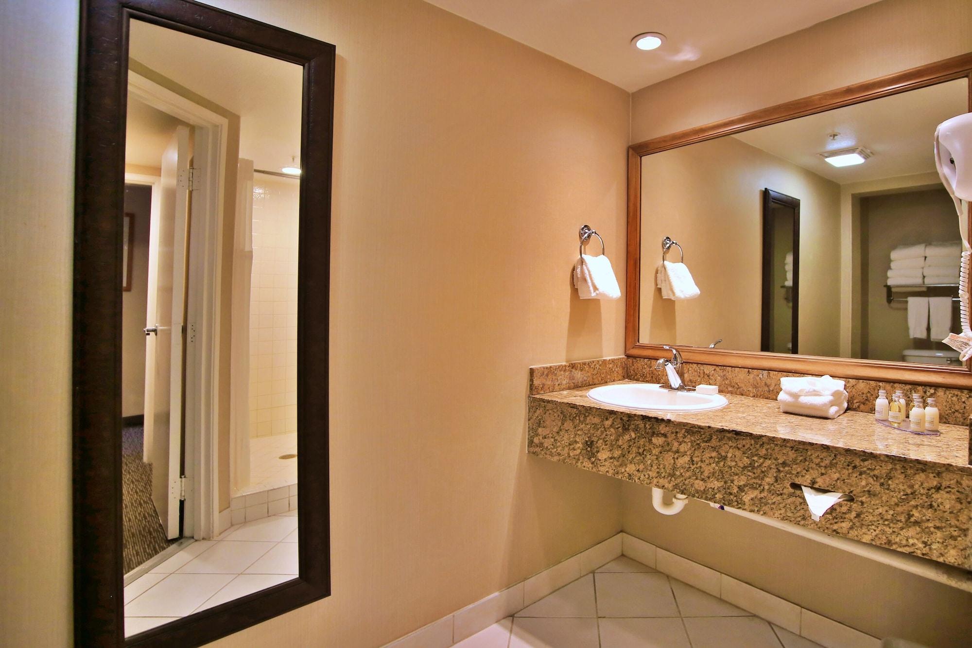Anaheim Portofino Inn & Suites Екстериор снимка
