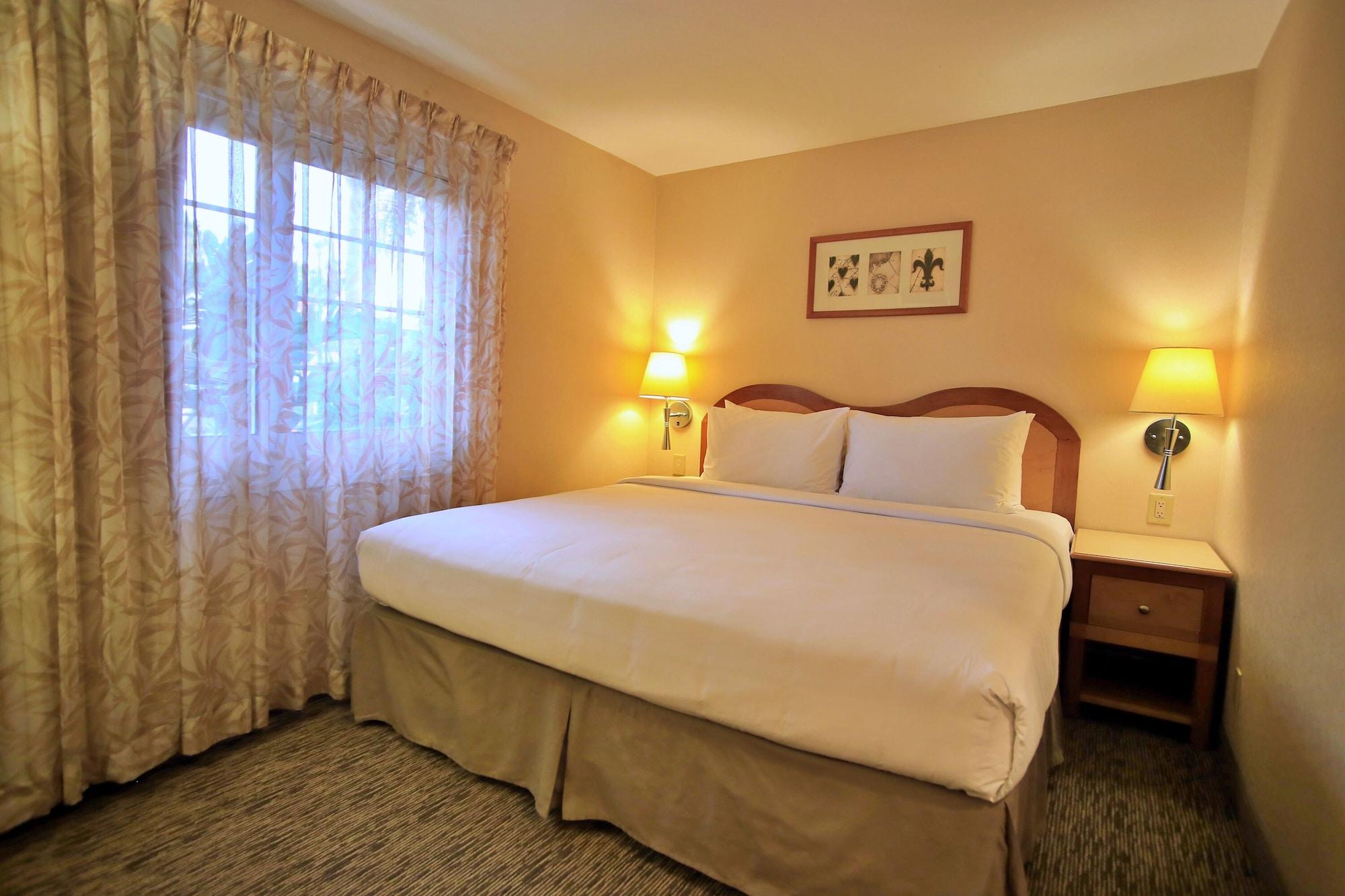 Anaheim Portofino Inn & Suites Екстериор снимка