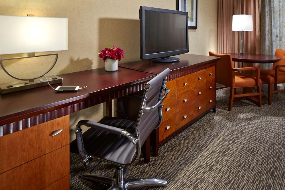 Anaheim Portofino Inn & Suites Екстериор снимка