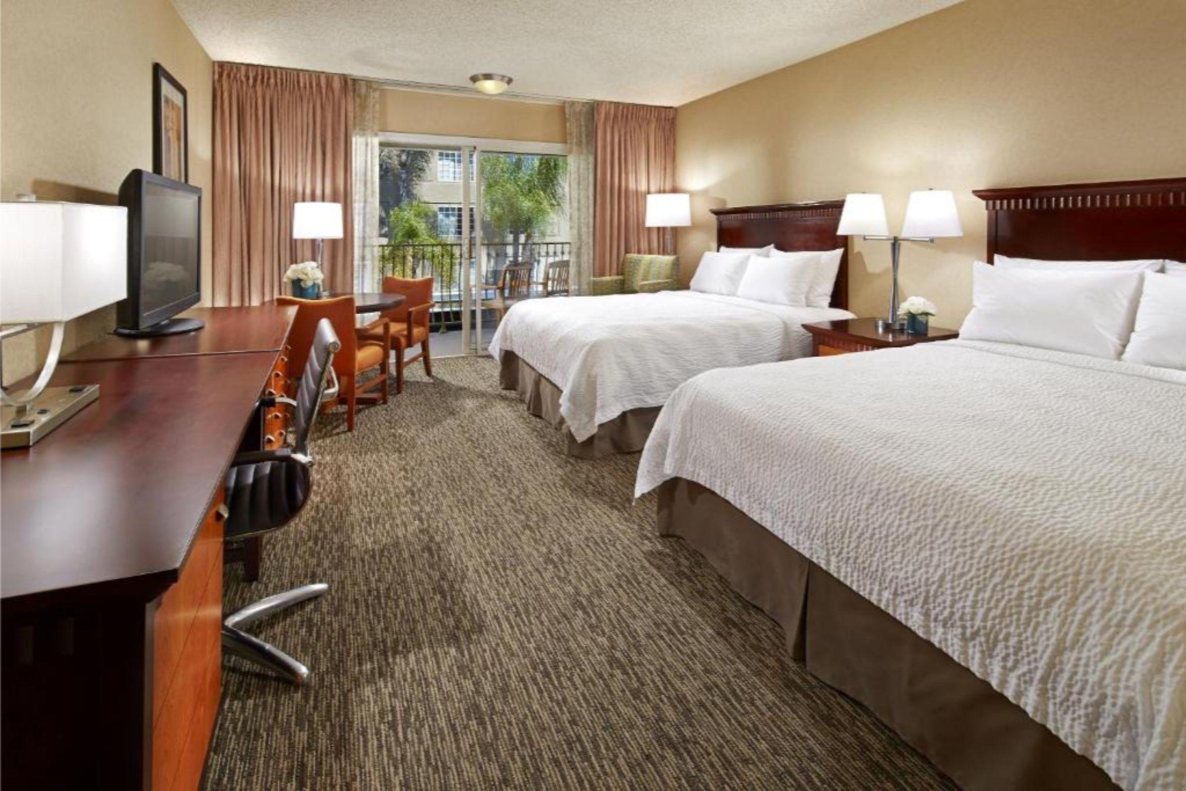 Anaheim Portofino Inn & Suites Екстериор снимка