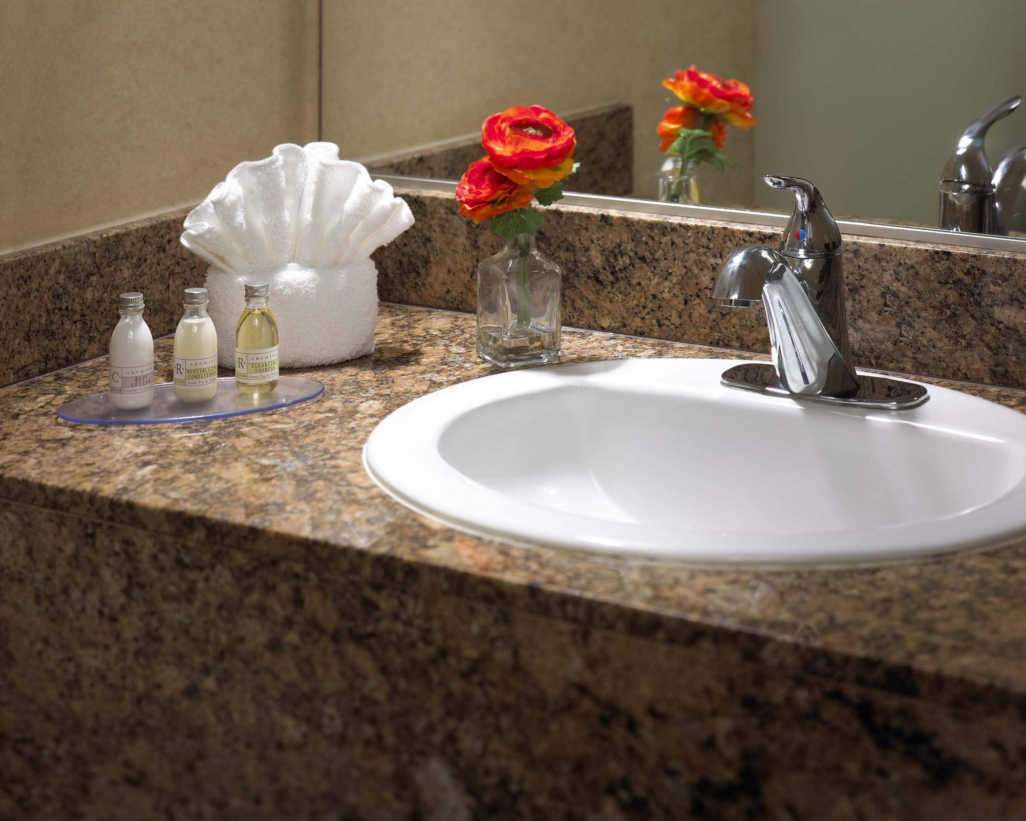 Anaheim Portofino Inn & Suites Екстериор снимка