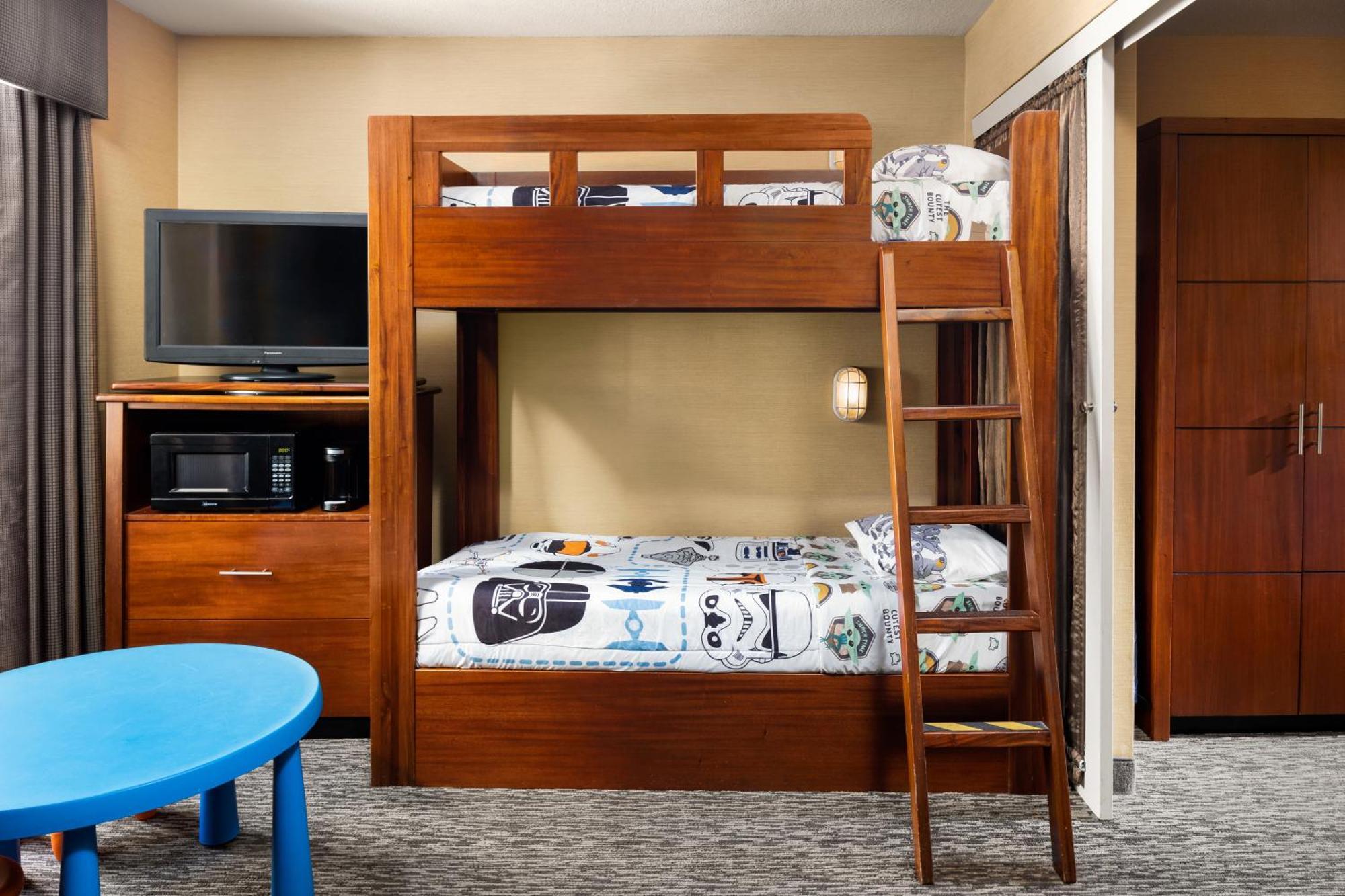 Anaheim Portofino Inn & Suites Екстериор снимка