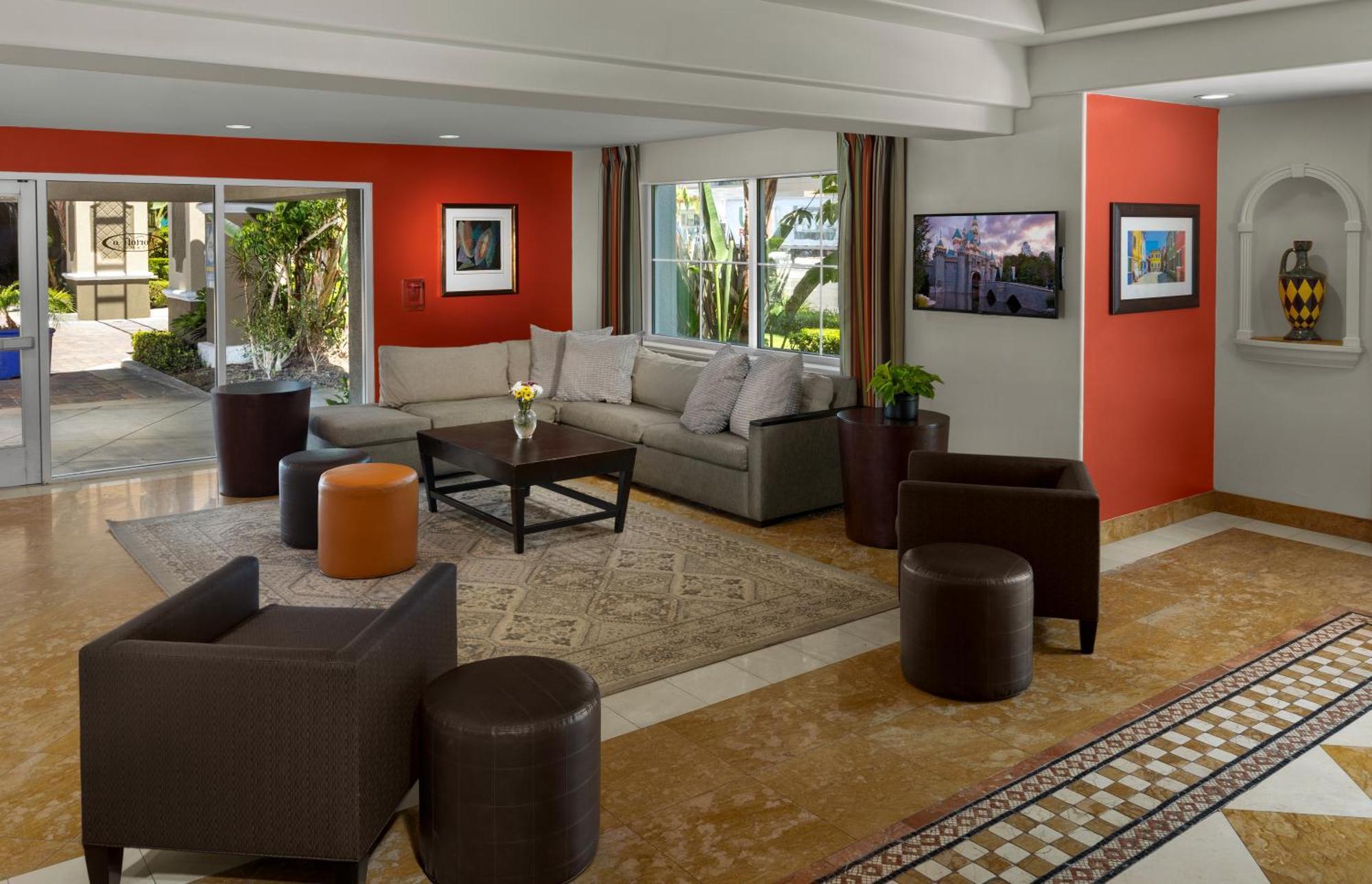 Anaheim Portofino Inn & Suites Екстериор снимка