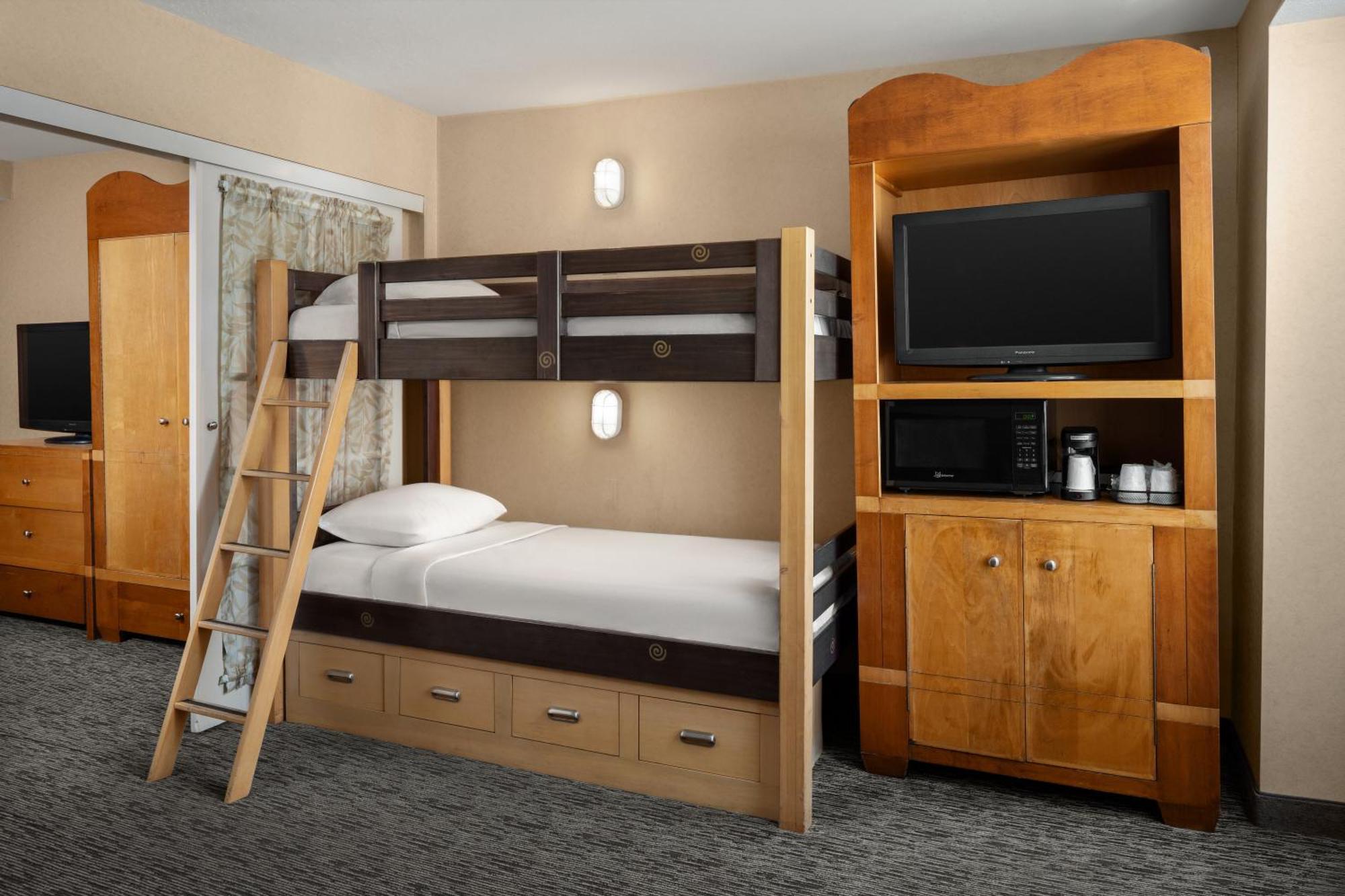 Anaheim Portofino Inn & Suites Екстериор снимка