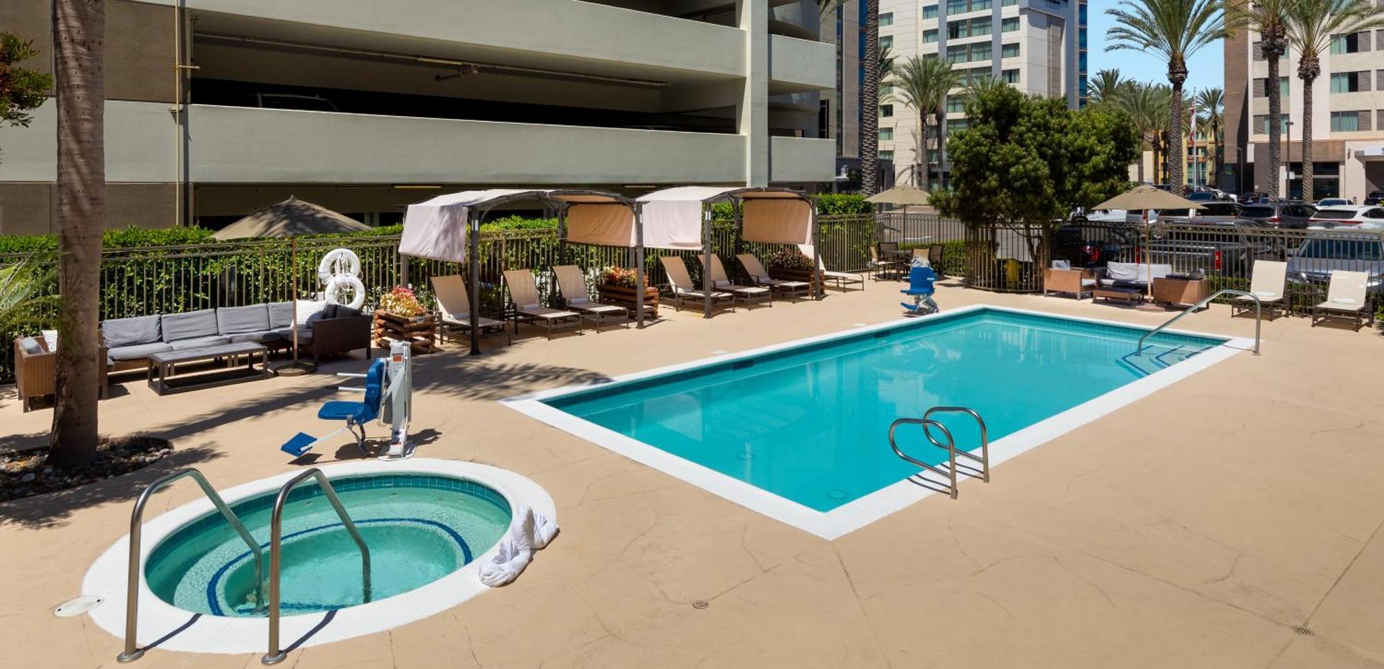 Anaheim Portofino Inn & Suites Екстериор снимка