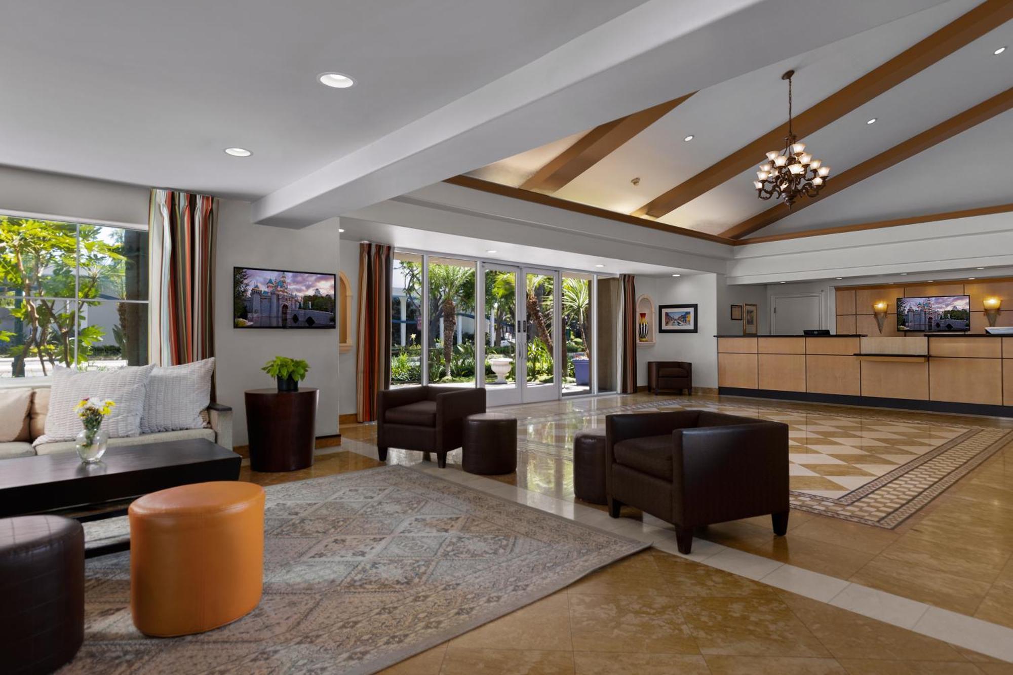 Anaheim Portofino Inn & Suites Екстериор снимка