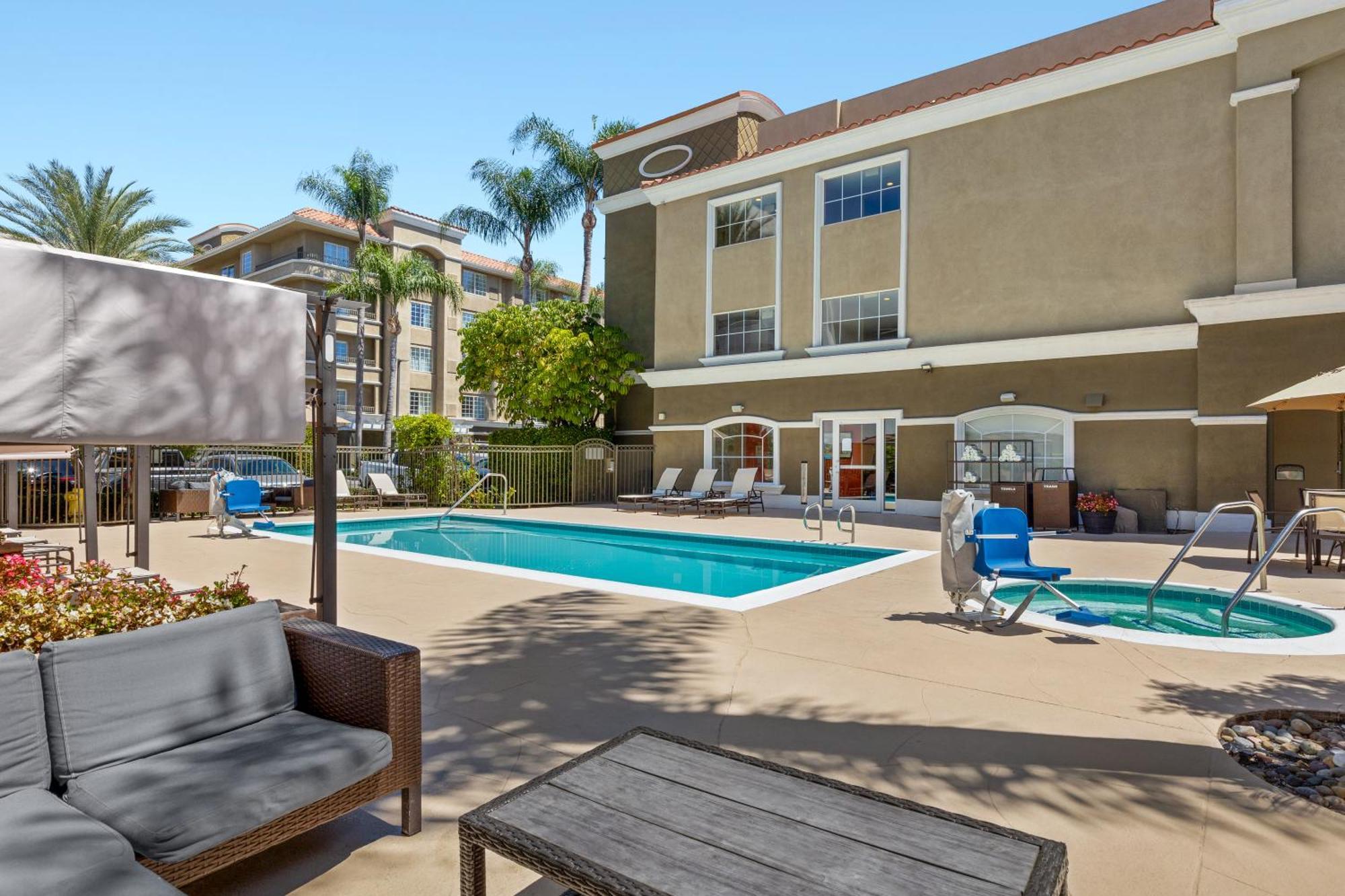 Anaheim Portofino Inn & Suites Екстериор снимка