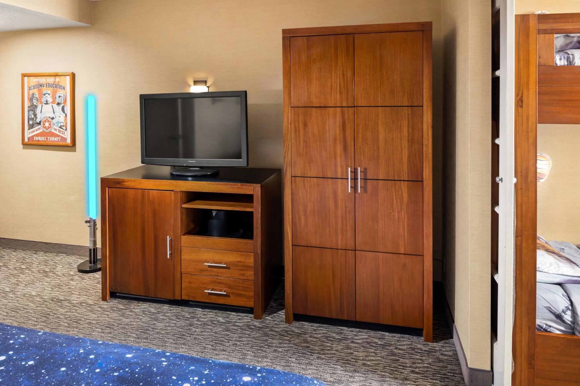Anaheim Portofino Inn & Suites Екстериор снимка